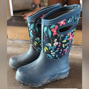 Insulated bog boots